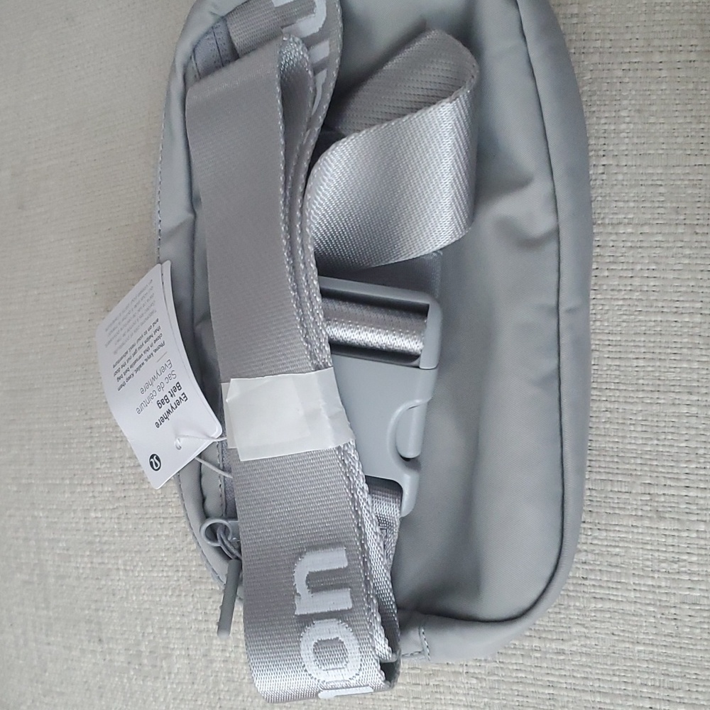 NEW Lululemon Everywhere Belt Bag - Picture 9 of 10